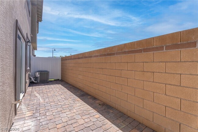 Building Photo - 3302 Viola Hls Ave