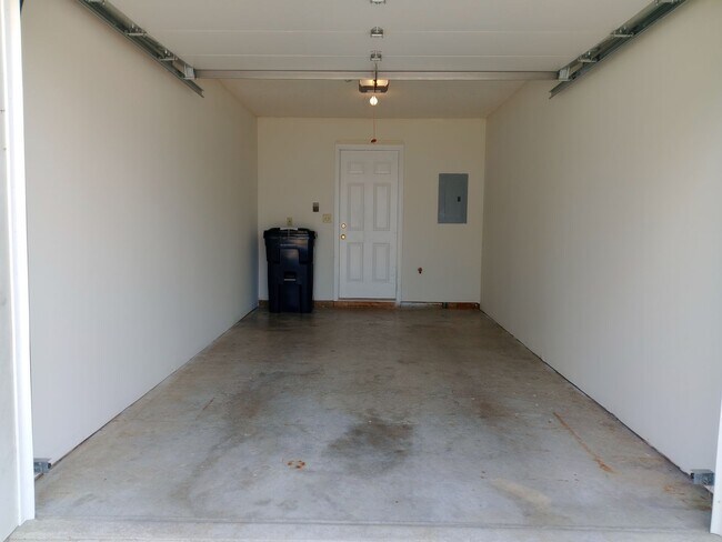 Building Photo - 210-210 Nikki Way