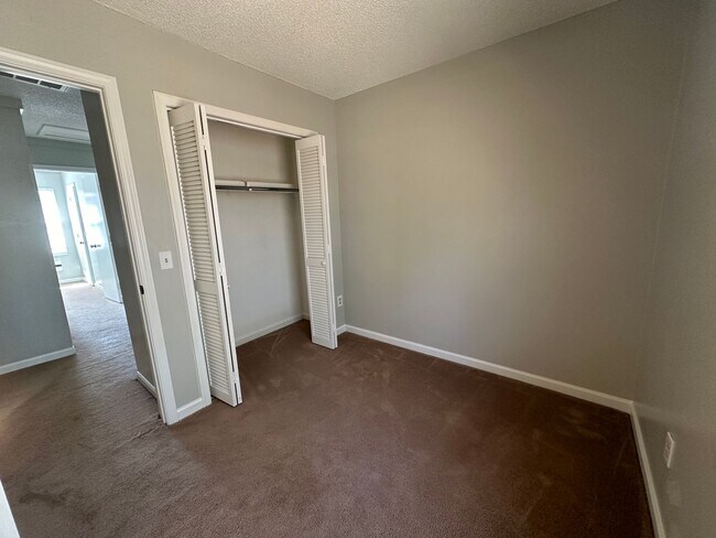 Building Photo - 5907 Dixon Dr