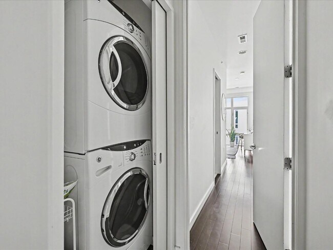 Building Photo - 341 Viburnum Way Ct