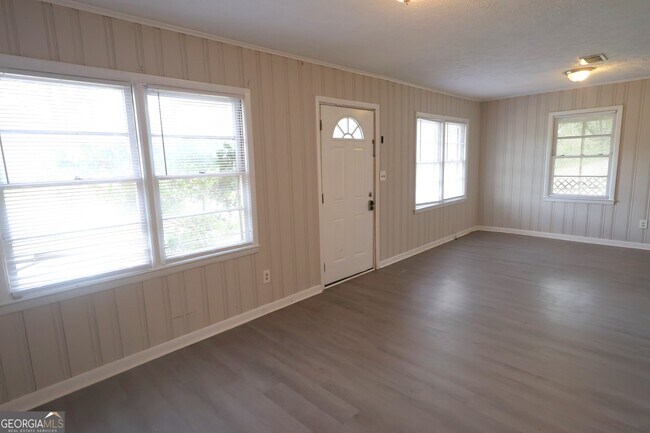 Building Photo - 351 Brook St