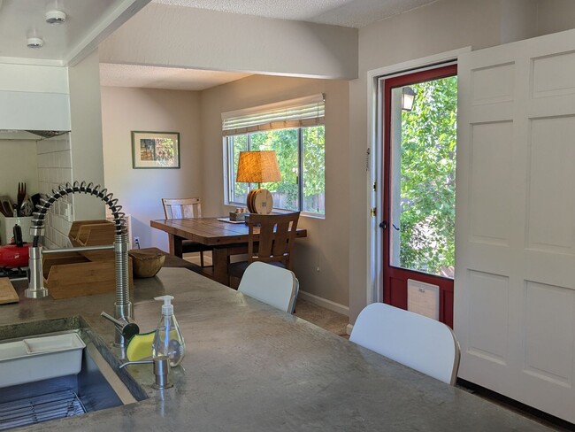 Building Photo - Cozy Carmel Valley Village House Fully Furnished