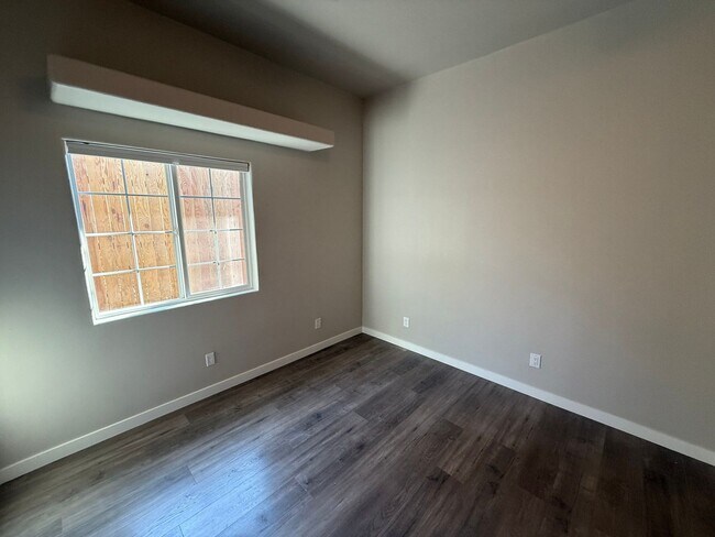 Building Photo - 1330-1334 SW 8th Ave Triplex/crema102-626