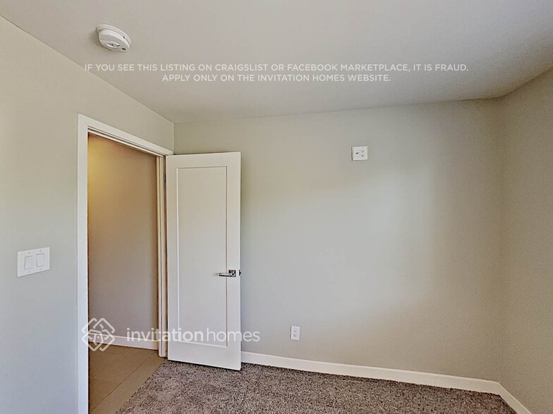 Building Photo - 1117 E Alameda Dr