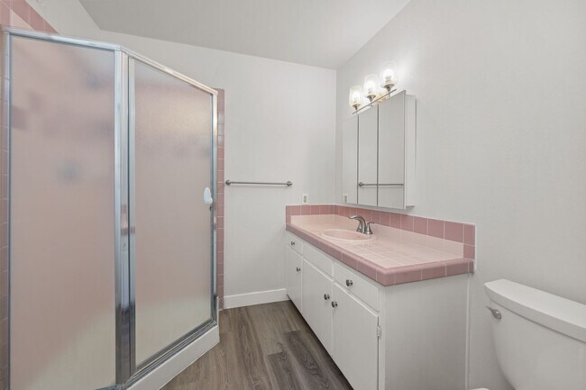 Building Photo - Private pool oasis!