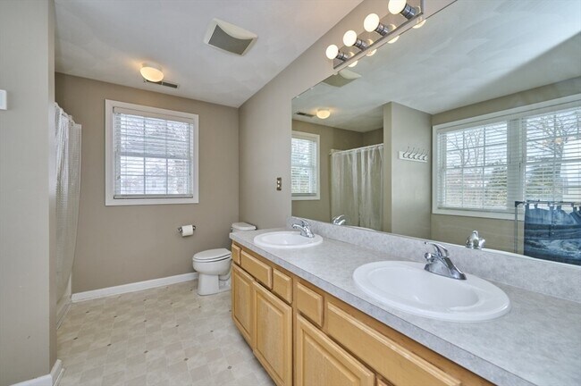 Building Photo - 27 Cranberry Ln