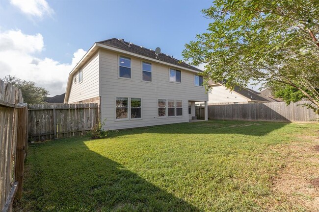 Building Photo - 6105 Larrycrest Dr
