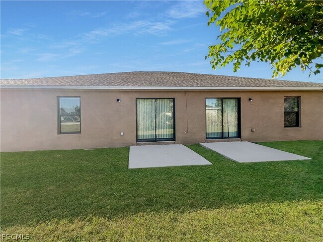 Building Photo - 111 SE 2nd Ave