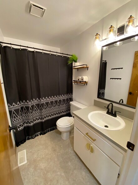 Guest Bathroom - 17391 SW Pacifica Ct