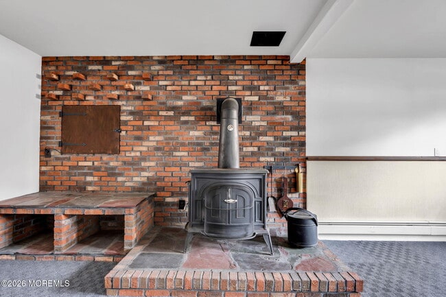 Building Photo - 613 Champlain St