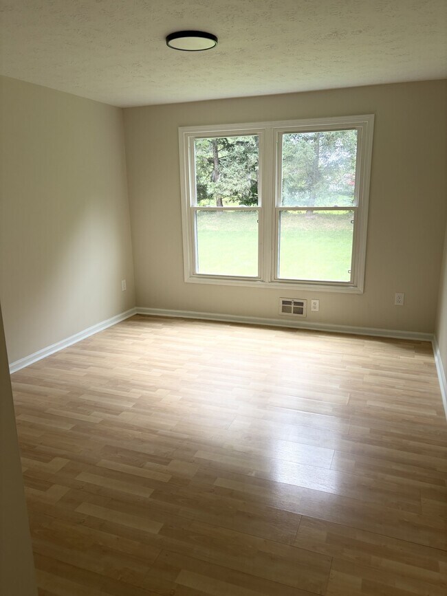 Building Photo - 27 Hillbridge Cir