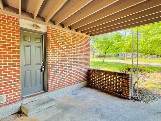 Building Photo - 804 Hillman St