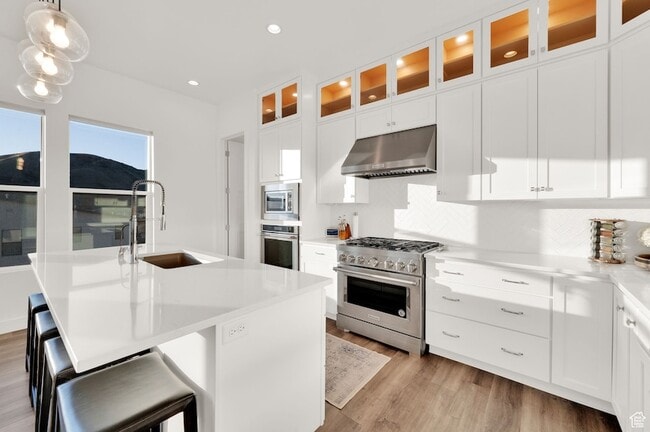 Building Photo - 1722 Oakridge Cir