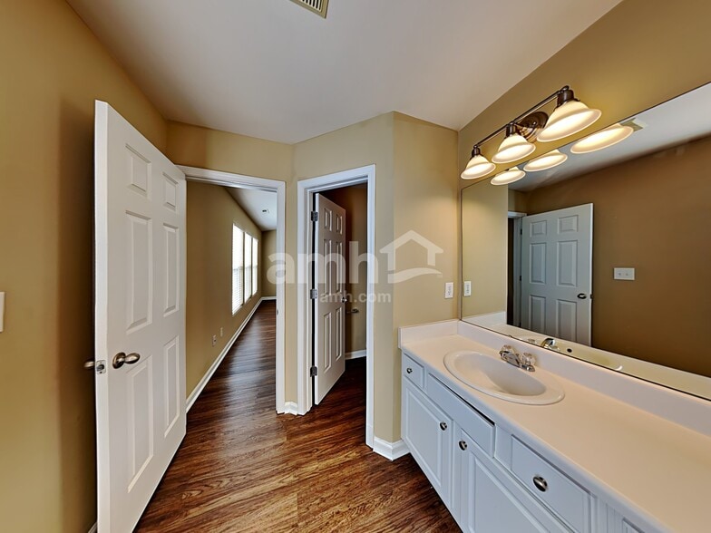 Building Photo - 5102 Wetlands Dr