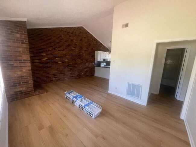 Building Photo - Quail Ridge Apartments 2