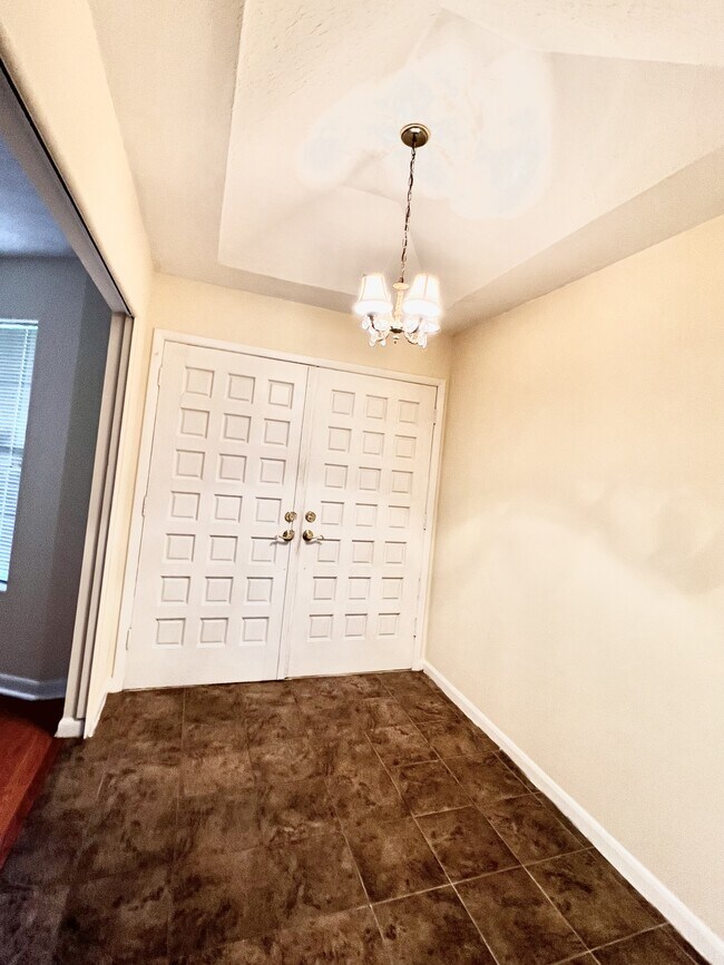 Building Photo - 5391 Golf Course Dr