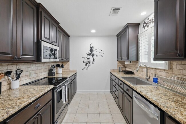 Building Photo - 328 Shawnee Trail