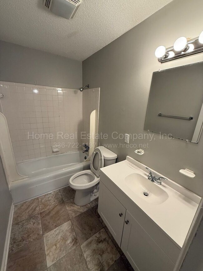 Building Photo - 1025 Carolina Ave NW