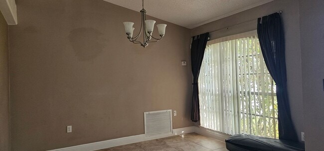 Building Photo - Beautiful  4bed  2Bath  House