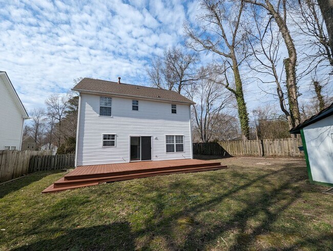 Building Photo - 204 Burgandy Rd, Williamsburg VA 23185