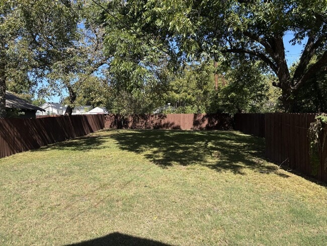 Building Photo - Cute 3/2 in Quiet Sherman Neighborhood