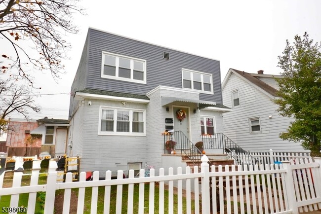 Building Photo - 60 Sidney St