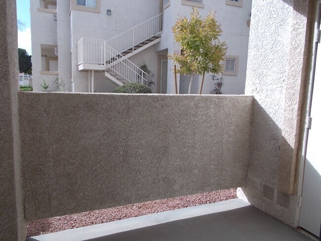 Building Photo - Beautifully Maintained Fully Furnished Home – Move-In Ready!