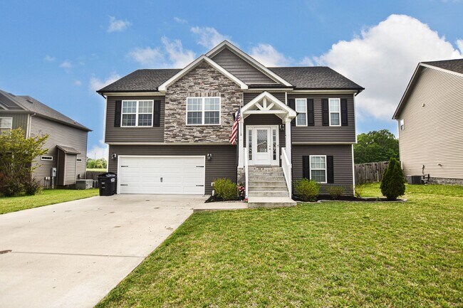 Primary Photo - Pet Friendly Four Bedroom with Basement!