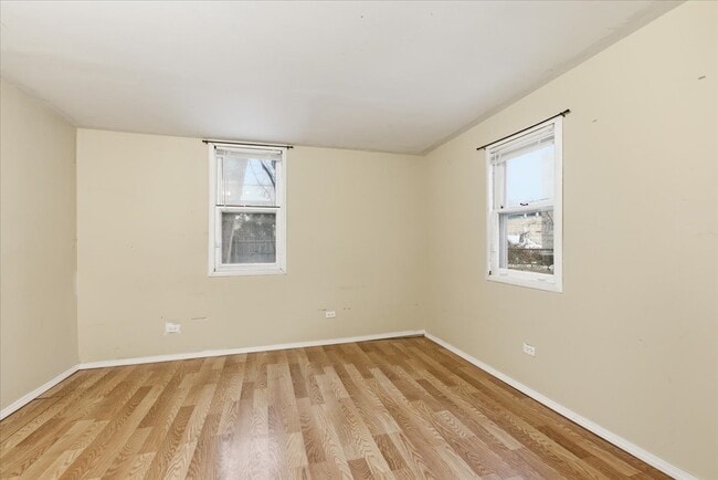 Building Photo - 6415 Drake Ave