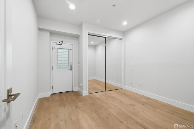 Building Photo - 425 14th St