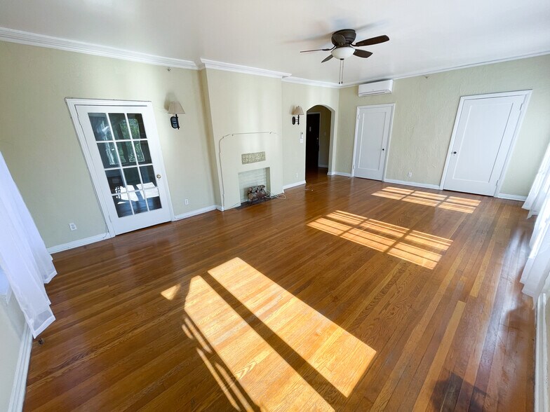 Building Photo - 620 S. Ardmore