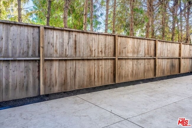 Building Photo - 10880 Tennessee Ave