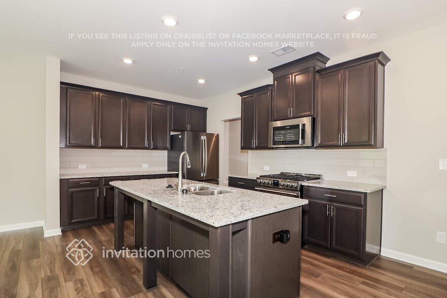 Building Photo - 1350 Elderwood Way
