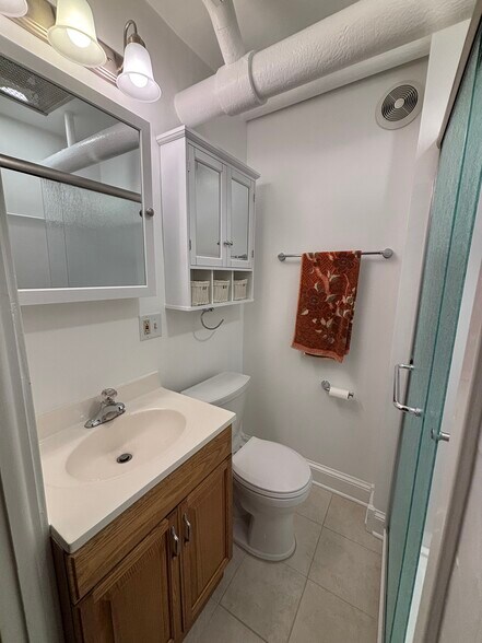 Bathroom - 2318 W Diversey Ave