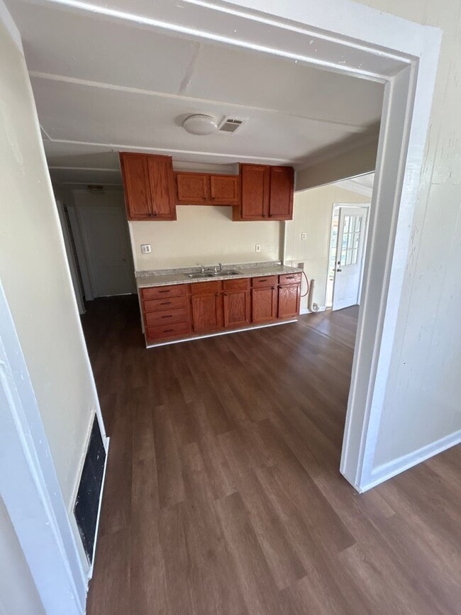 Building Photo - 3 Bedroom home