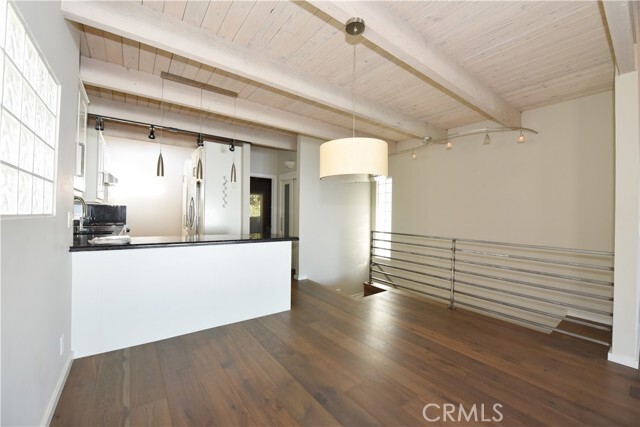 Building Photo - 1110 Katella St