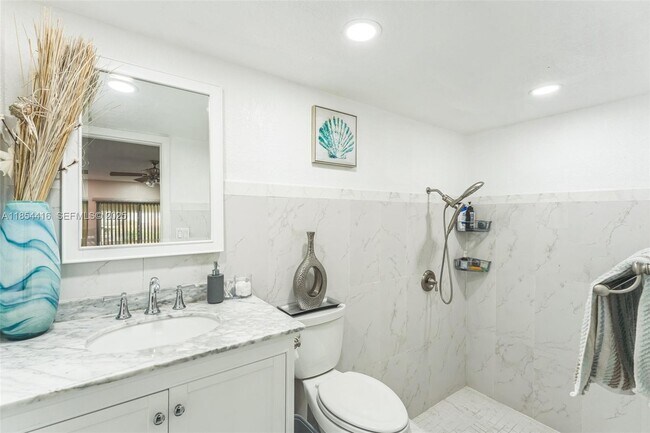 Building Photo - 5706 S Travelers Palm Ln