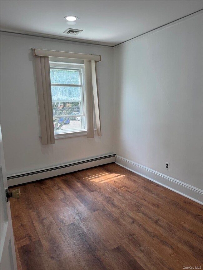 Building Photo - 212 Orchard St