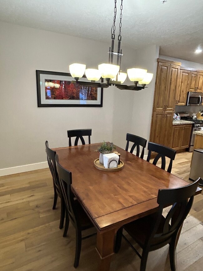 Building Photo - 1975 Paddington Dr