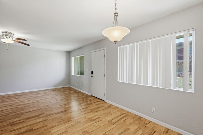 Building Photo - **Charming Condo Located in Central Phoenix**