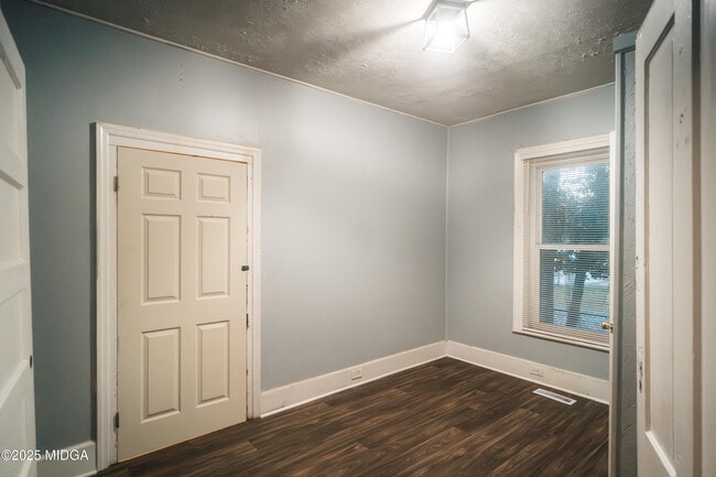 Building Photo - 3440 Brookdale Ave