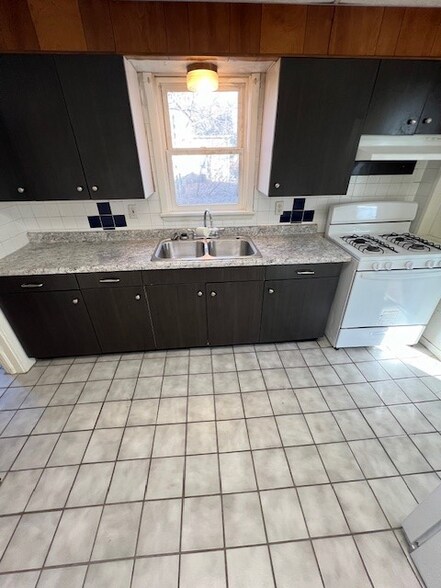 Building Photo - 507 King St