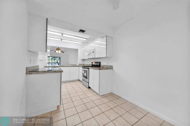 Building Photo - 2031 Coral Ridge Dr
