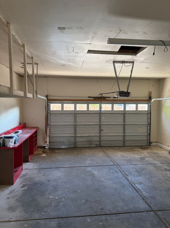 Building Photo - 20942 White Rock Dr