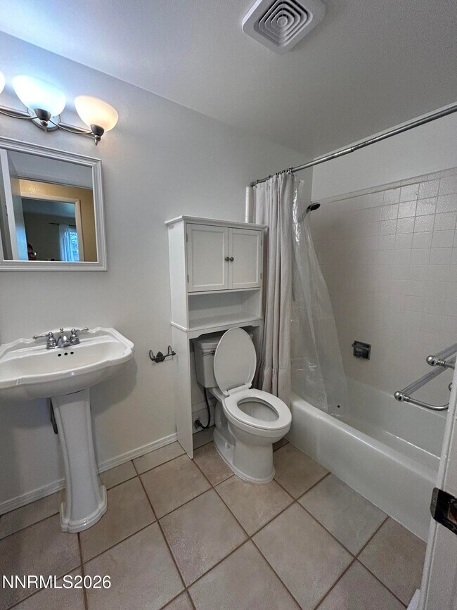 Building Photo - 1045 Johnson Pl