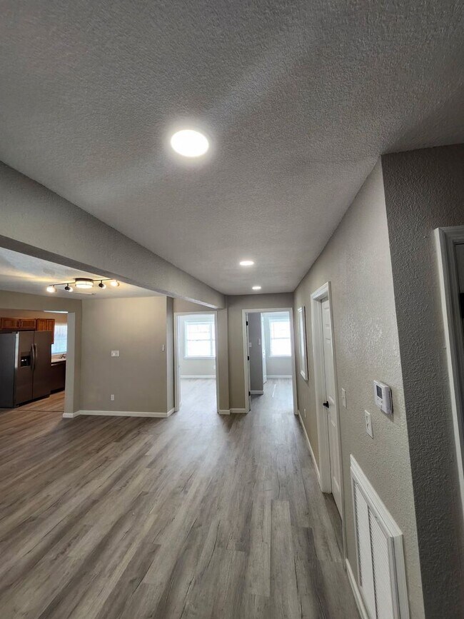 Building Photo - 509 Famcee Ave