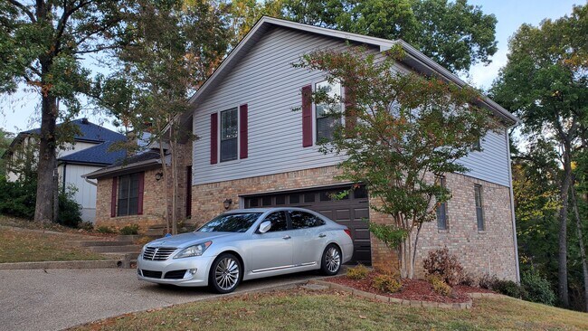 Building Photo - 1 Pine Way Ct