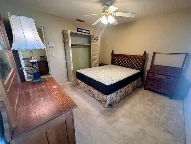 Building Photo - 4914 Acorn Dr