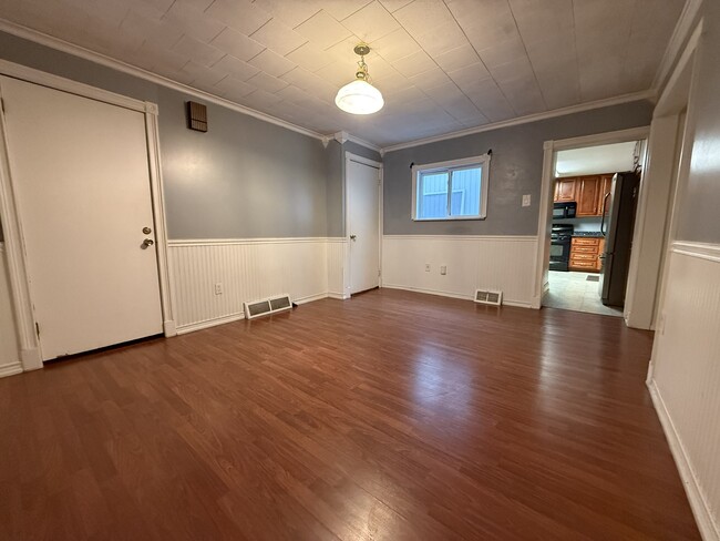 Building Photo - 1706 Mary St