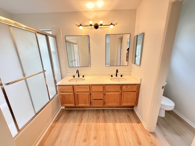 Building Photo - 27 Surfbird Ln